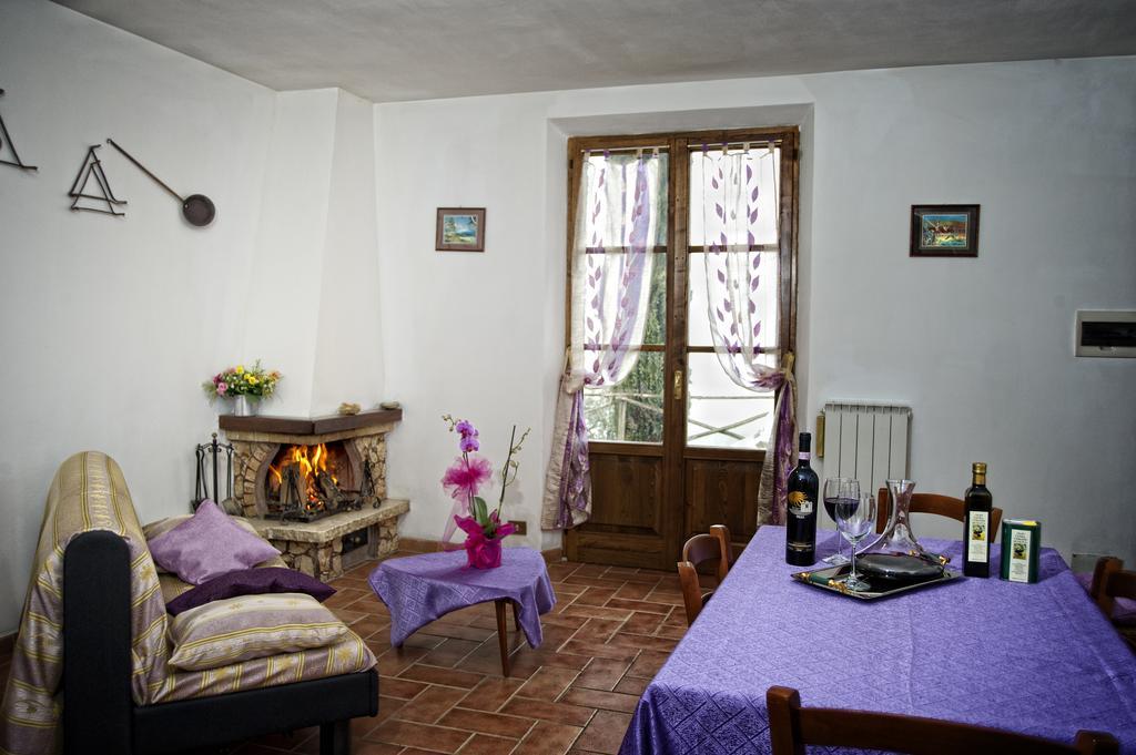 Agriturismo Pescaia Montepulciano Stazione Habitación foto