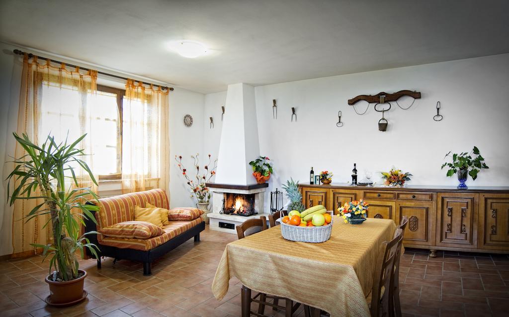 Agriturismo Pescaia Montepulciano Stazione Habitación foto
